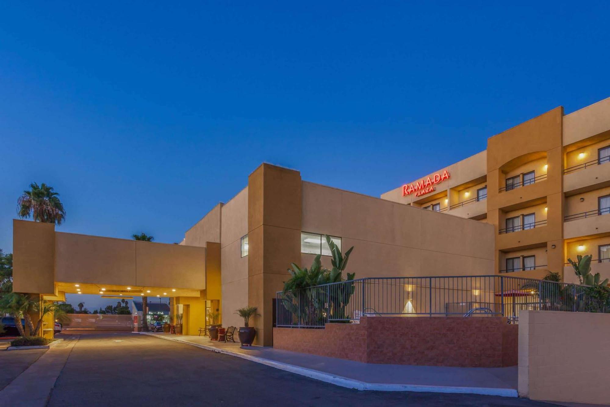 Hotel Ramada Plaza By Wyndham Garden Grove/Anaheim South Exterior foto