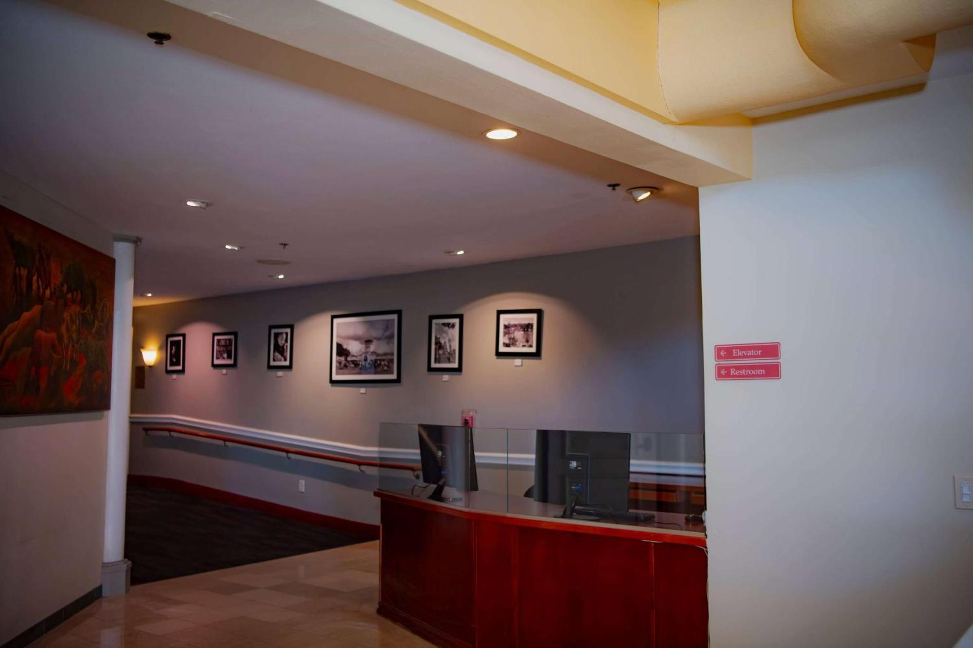 Hotel Ramada Plaza By Wyndham Garden Grove/Anaheim South Exterior foto