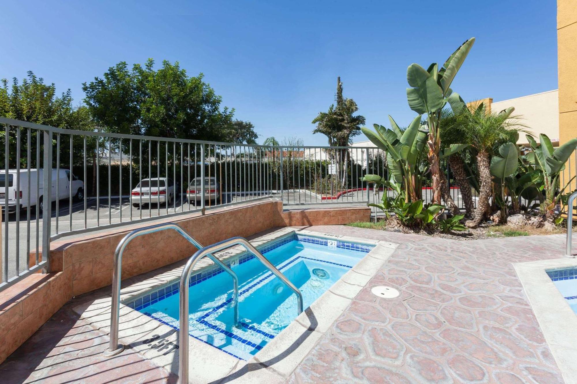 Hotel Ramada Plaza By Wyndham Garden Grove/Anaheim South Exterior foto